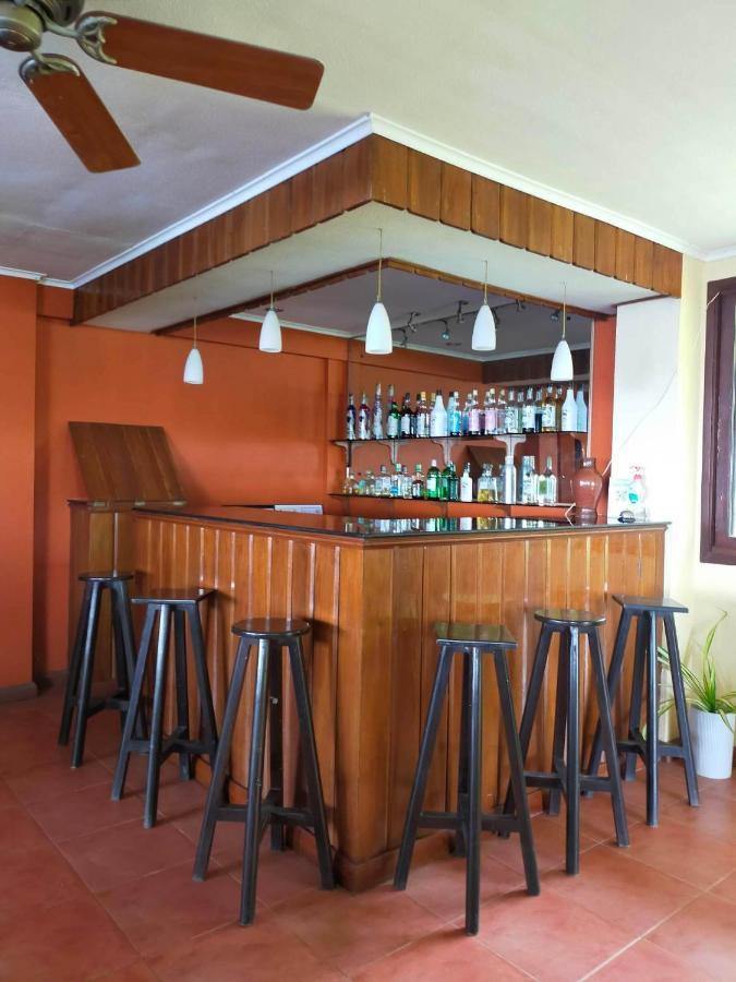 Puesta Del Sol Beach Bungalows And Restobar Мамбахао Екстер'єр фото